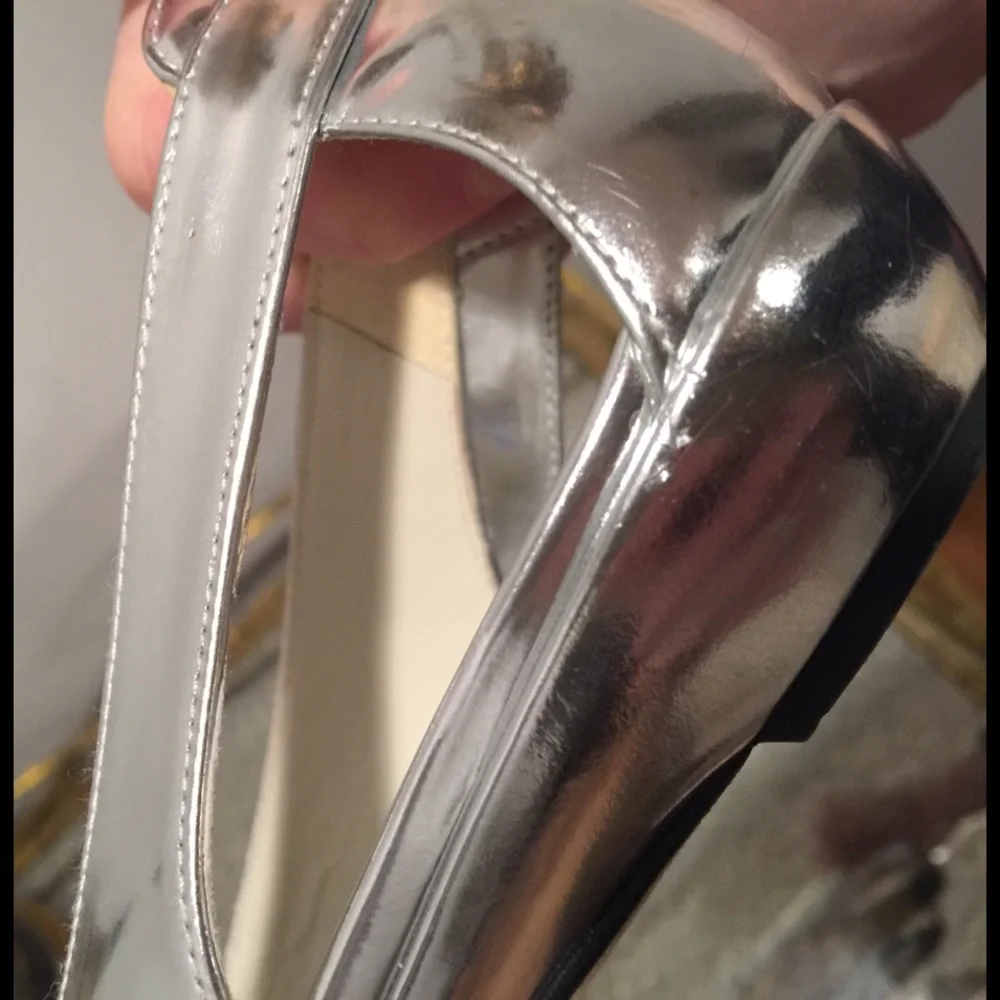 Stuart Weitzman silver leather flats - Picture 5 of 8